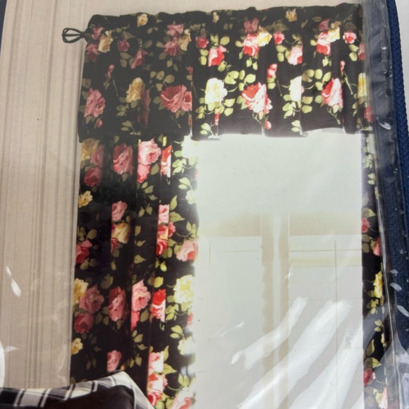 NIP-Chaps Isabella pattern-floral rose pattern on blk-RARE - Picture 9 of 10